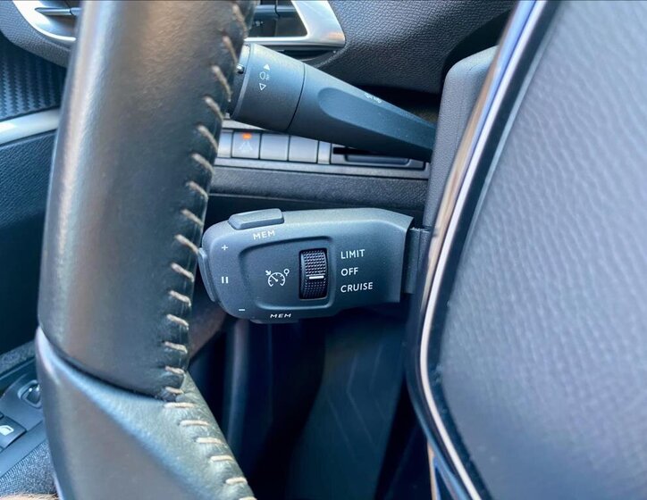 Peugeot 3008 SUV 1,2 l 96 kw