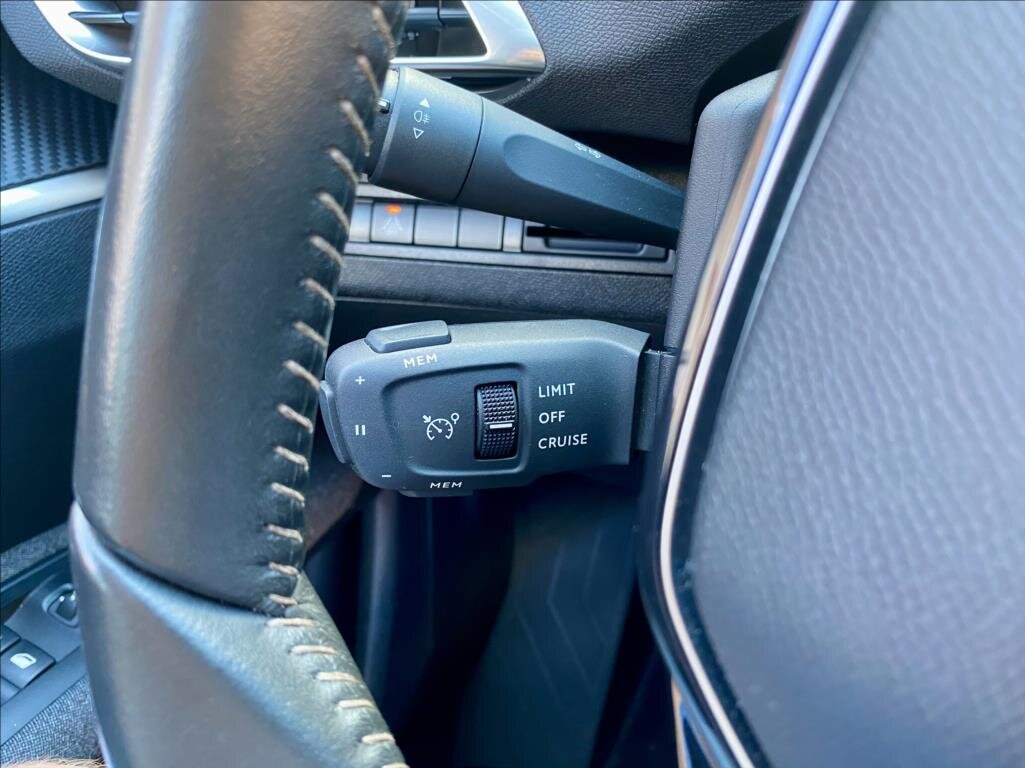 Peugeot 3008 SUV 1,2 l 96 kw