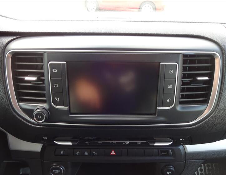 Peugeot Traveller 41