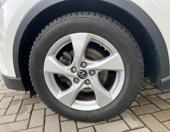 Toyota C-HR SUV / Terénní 1,8 l 72 kw