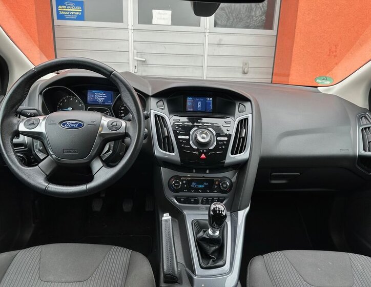 Ford Focus Hatchback 998,0 92 kw