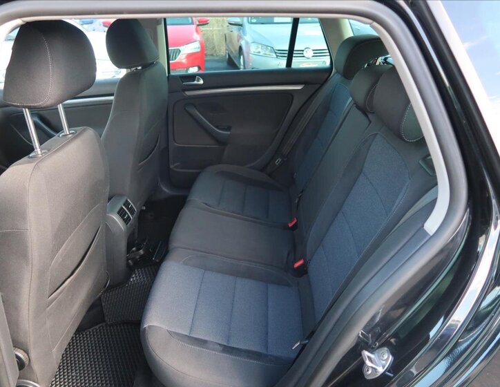 Volkswagen Golf Kombi 1,6 l 77 kw