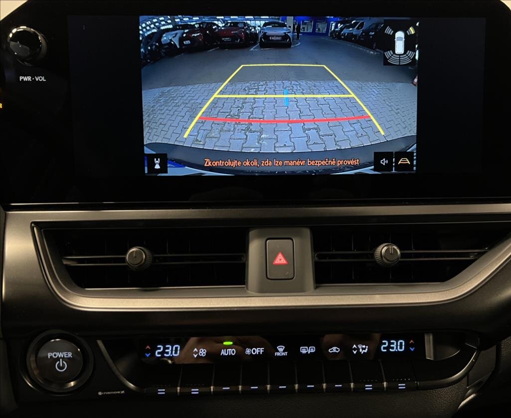 Lexus UX 300h SUV 2,0 l 146 kw