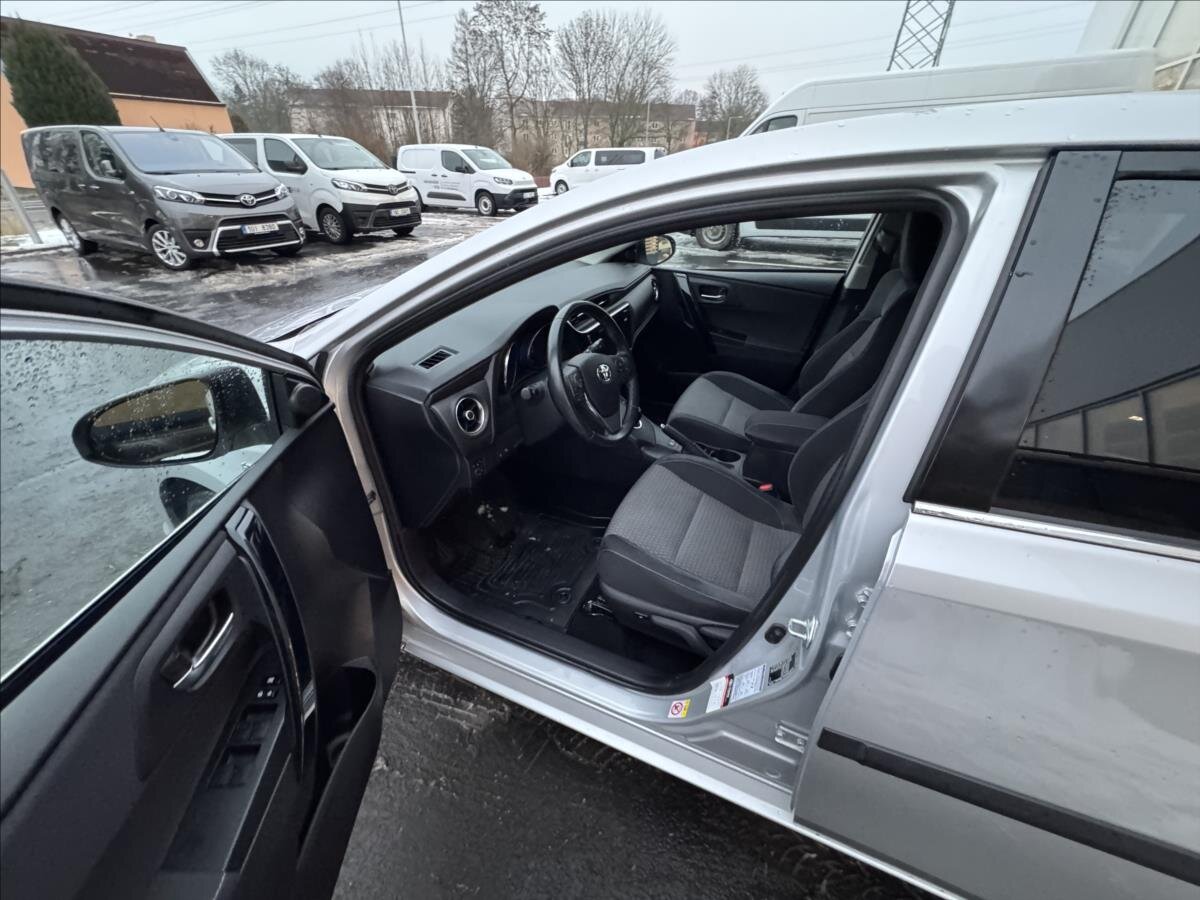 Toyota Auris Hatchback 1,8 l 73 kw