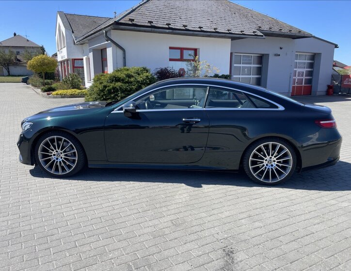 Mercedes-Benz Třídy E Kupé 2,0 l 180 kw