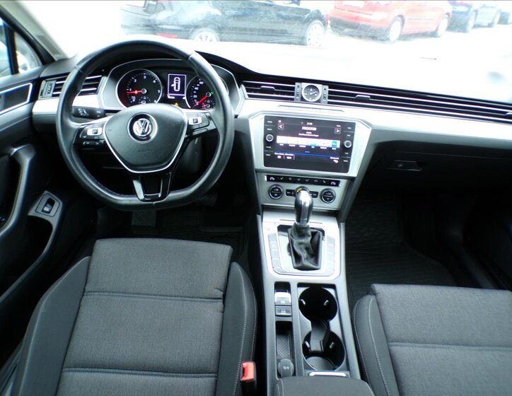 Volkswagen Passat Kombi 1,6 l 88 kw