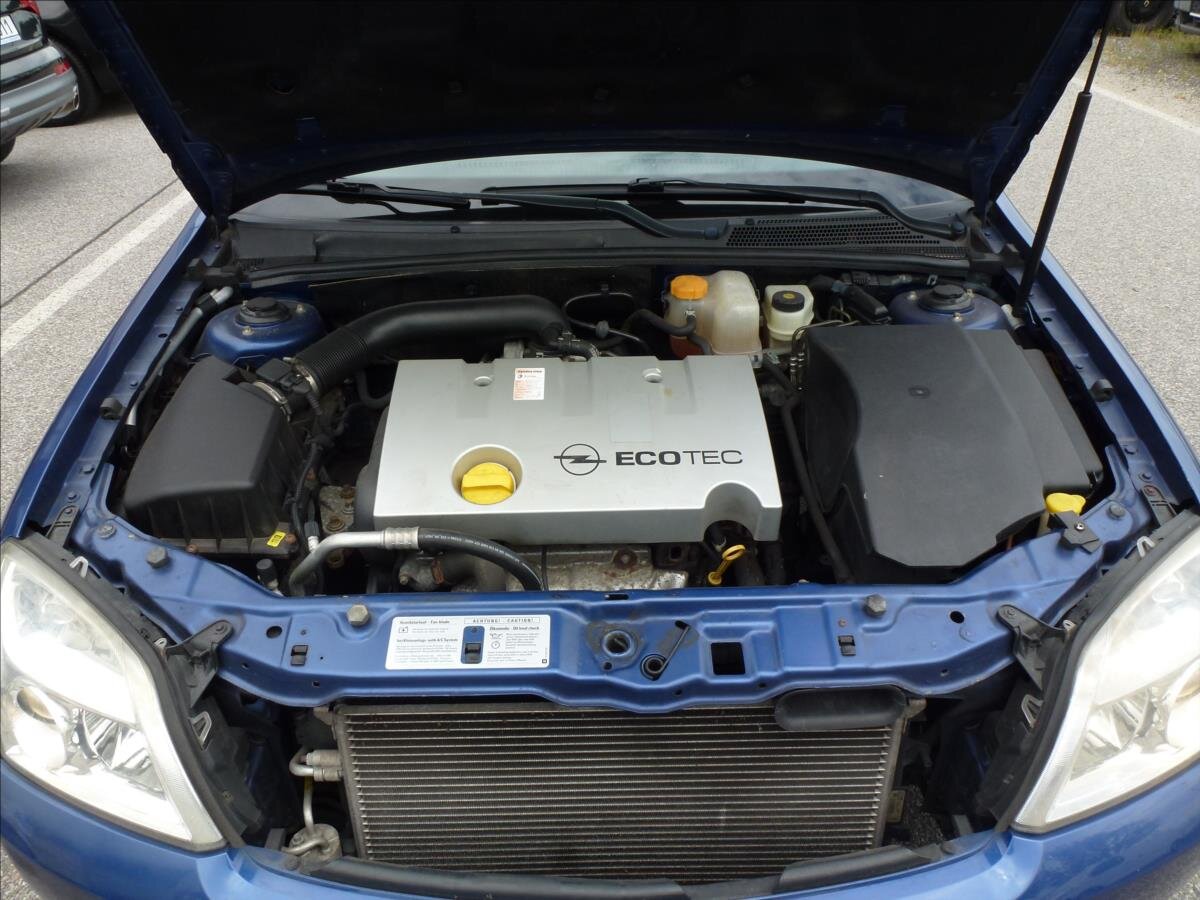 Opel Vectra Sedan / Limuzína 1,8 l 90 kw