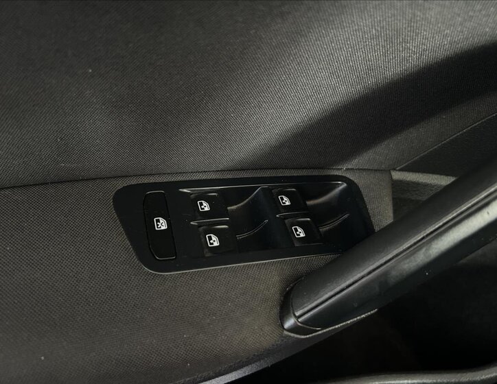 Volkswagen Golf Kombi 1,6 l 81 kw