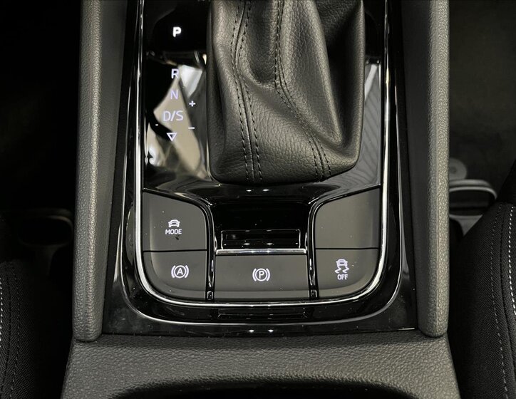 Škoda Karoq SUV / Terénní 1,5 l 110 kw