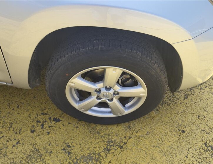 Toyota RAV4 SUV 2,2 l 100 kw