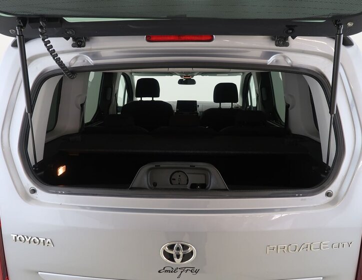 Toyota ProAce Kombi 1,5 l 96 kw