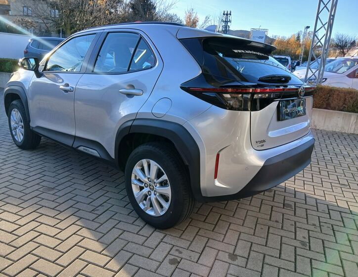 Toyota Yaris Cross 4