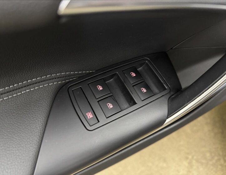 Opel Insignia Sedan / Limuzína 2,0 l 118 kw