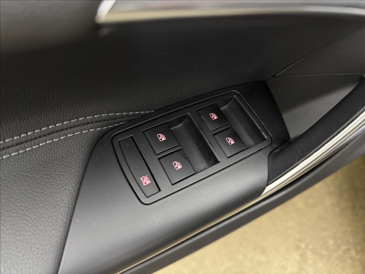 Opel Insignia Sedan / Limuzína 2,0 l 118 kw