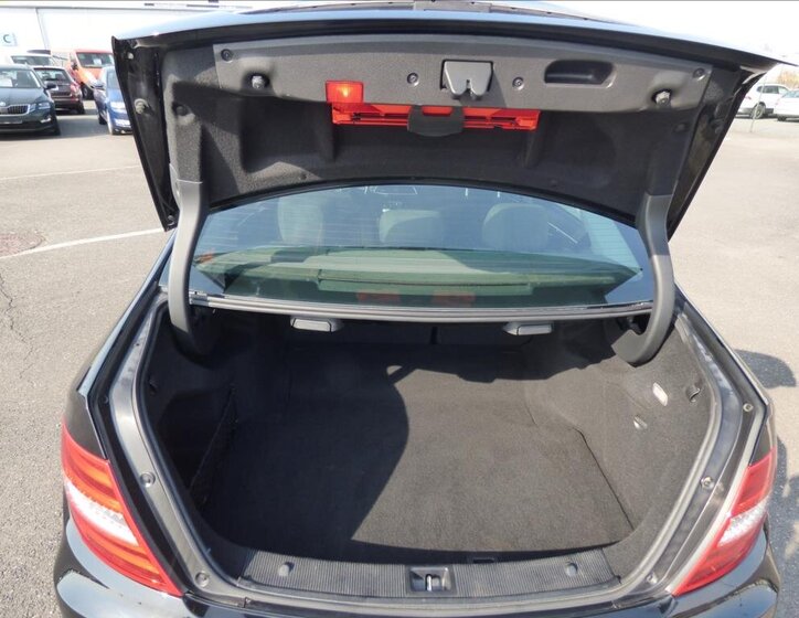 Mercedes-Benz Třídy C Sedan / Limuzína 2,1 l 88 kw