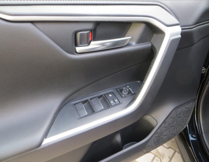 Toyota RAV4 SUV / Terénní 2,5 l 131 kw