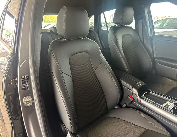 Mercedes-Benz EQA 18