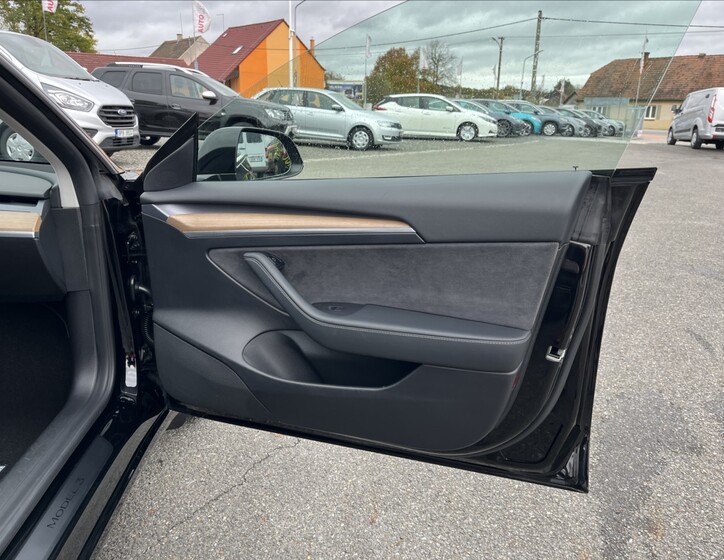 Tesla Model 3 43