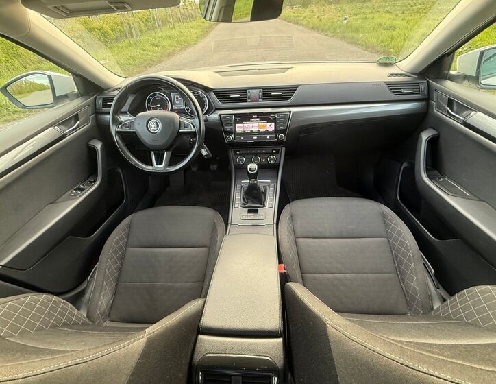 Škoda Superb Sedan / Limuzína 2,0 l 110 kw