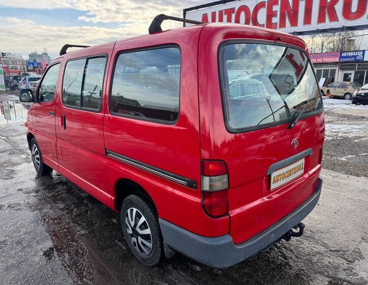 Toyota Hi-Ace 7