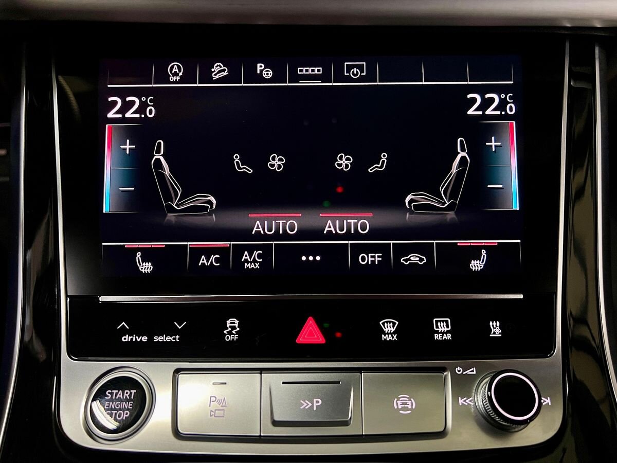 Audi Q8 SUV / Terénní 3,0 l 210 kw