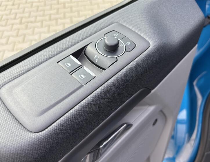 Ford Tourneo Custom 19