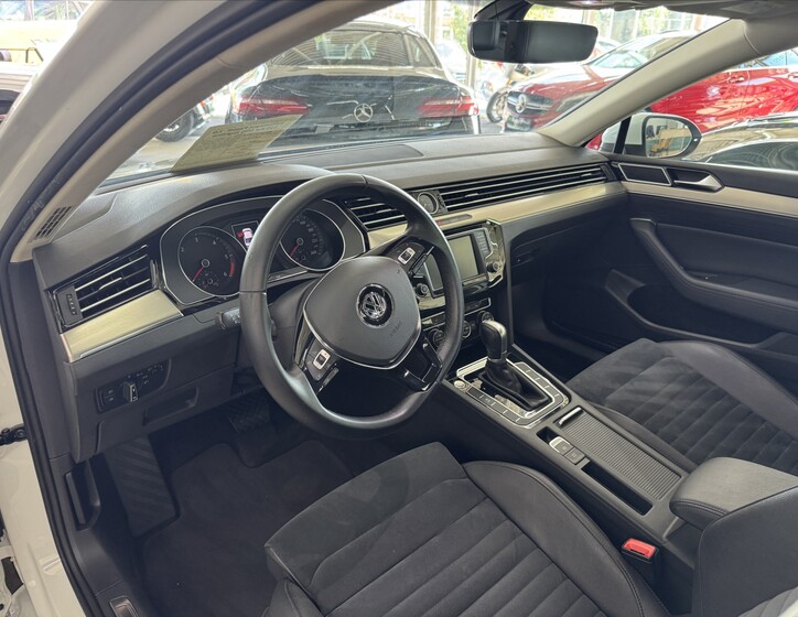 Volkswagen Passat 10