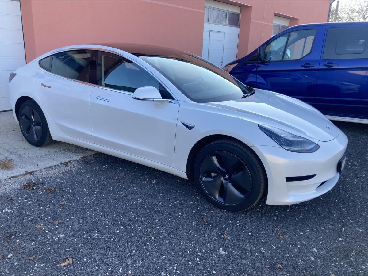 Tesla Model 3 Sedan 0,0 208 kw