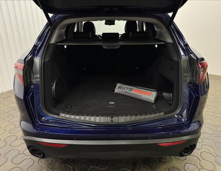 Alfa Romeo Stelvio 36