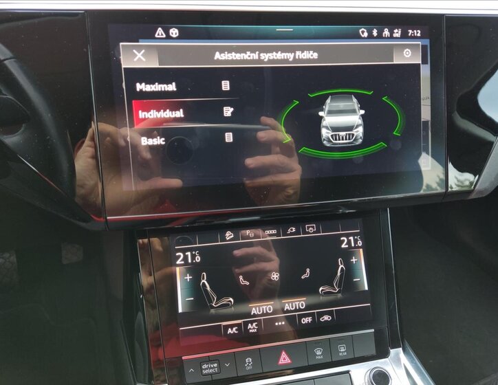 Audi e-tron SUV / Terénní 0,0 300 kw
