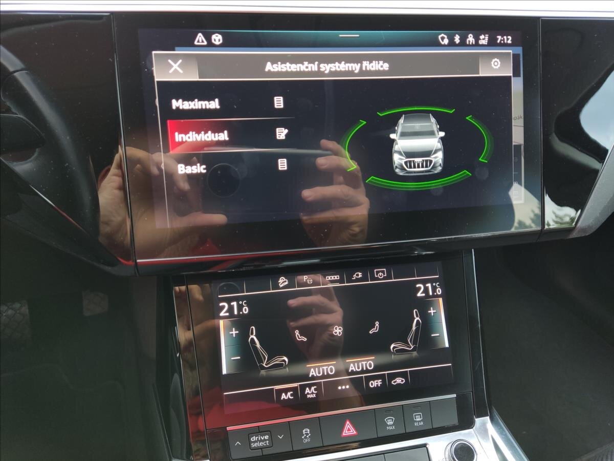 Audi e-tron SUV / Terénní 0,0 300 kw