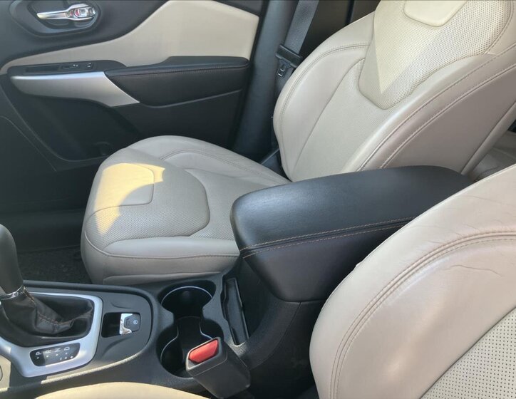 Jeep Cherokee SUV 2,2 l 147 kw