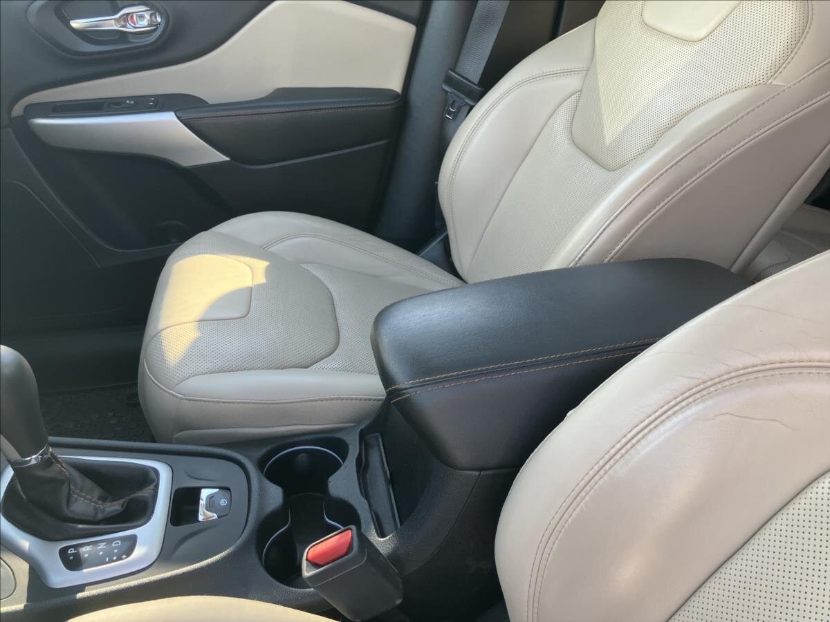 Jeep Cherokee SUV 2,2 l 147 kw