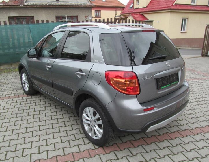 Suzuki SX4 Hatchback 1,6 l 88 kw