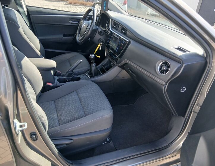 Toyota Corolla Sedan / Limuzína 1,6 l 97 kw