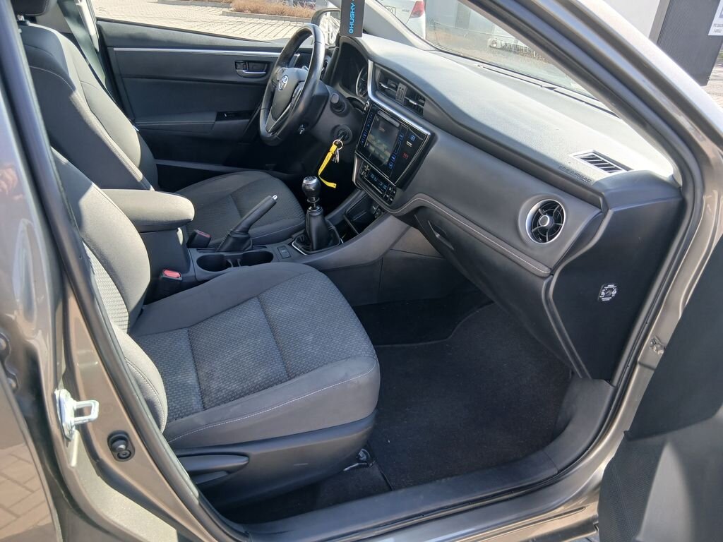 Toyota Corolla Sedan / Limuzína 1,6 l 97 kw