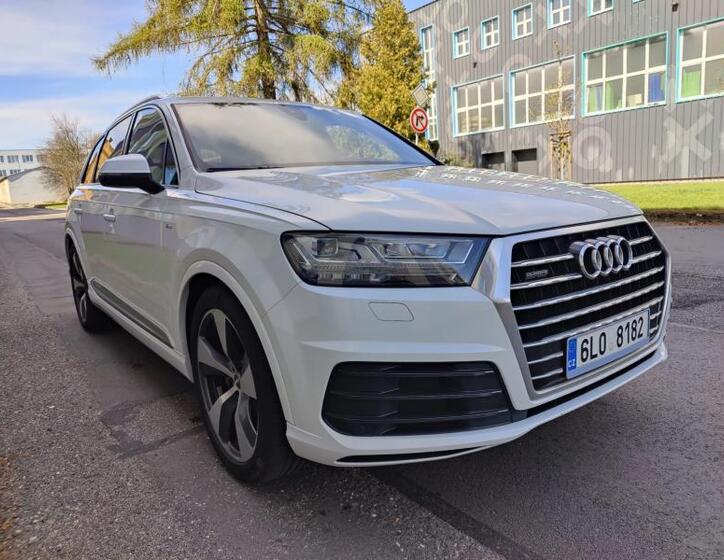 Audi Q7 6