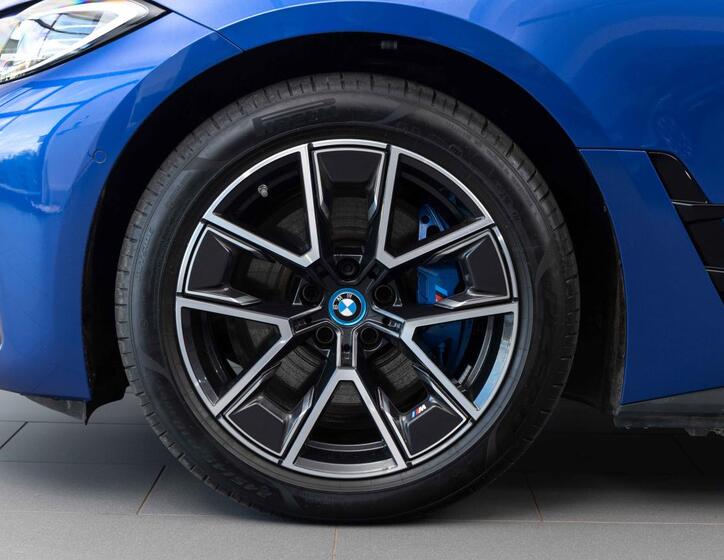 BMW i4 5