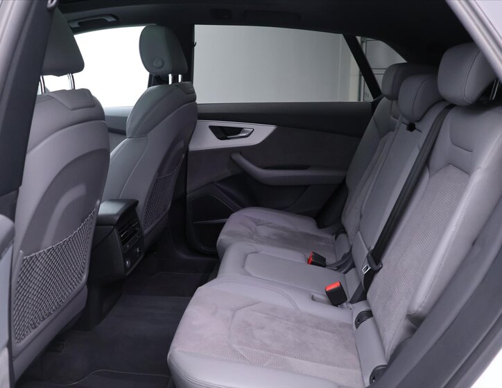 Audi Q8 SUV / Terénní 3,0 l 250 kw