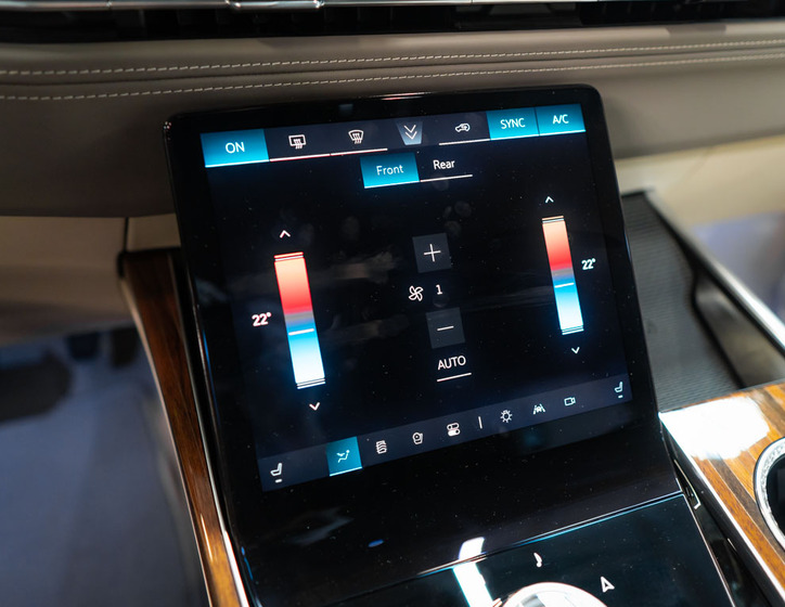 Cadillac Escalade 32