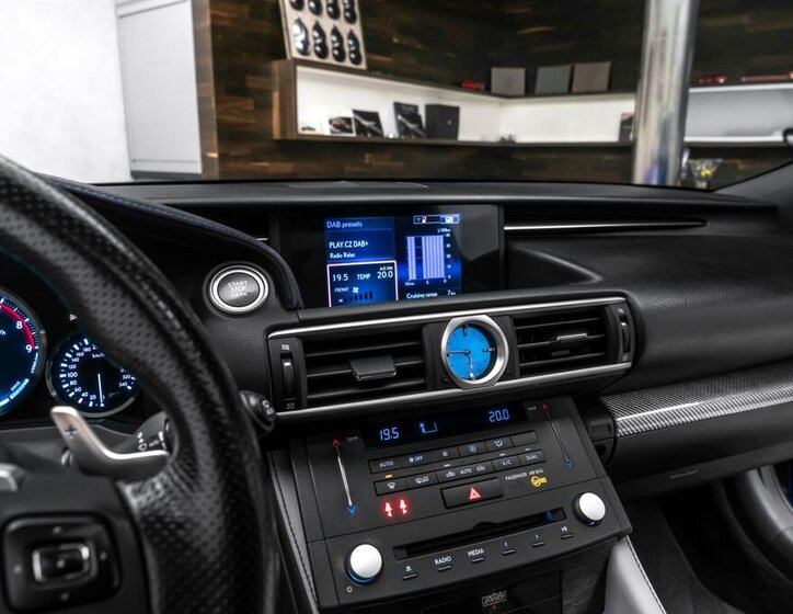 Lexus RC F Kupé 5,0 l 351 kw