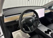 Tesla Model Y 16