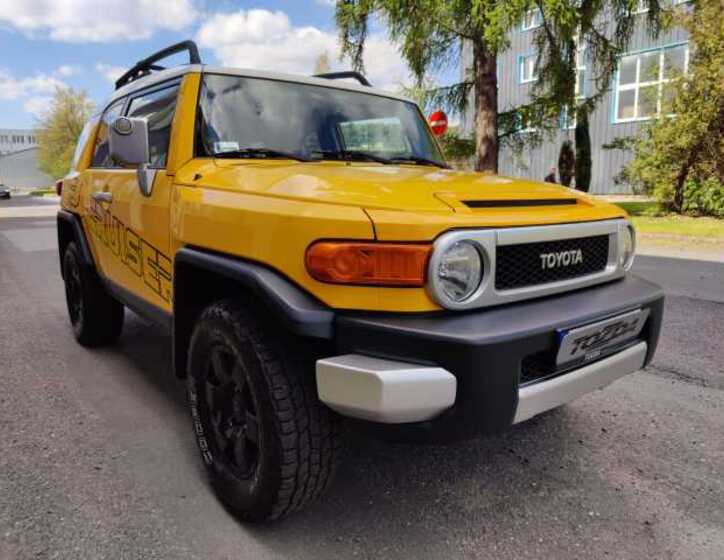Toyota FJ 6