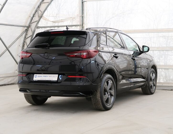 Opel Grandland SUV 1,2 l 96 kw