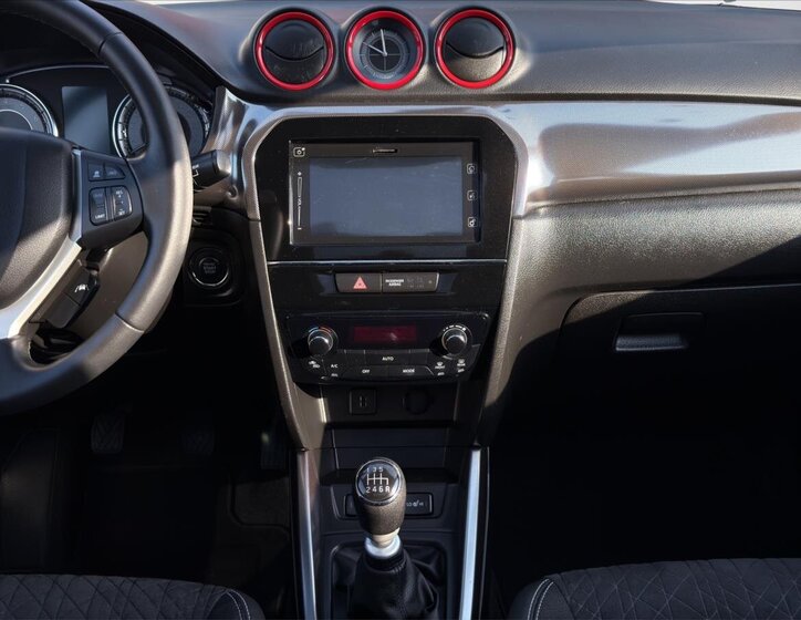 Suzuki Vitara SUV / Terénní 1,4 l 103 kw