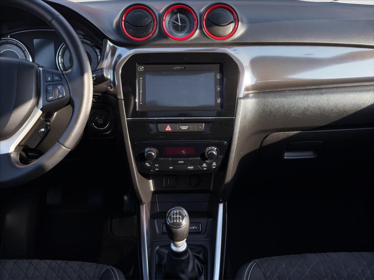 Suzuki Vitara SUV / Terénní 1,4 l 103 kw