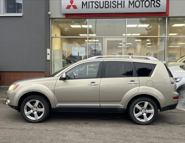 Mitsubishi Outlander SUV / Terénní 2,0 l 103 kw