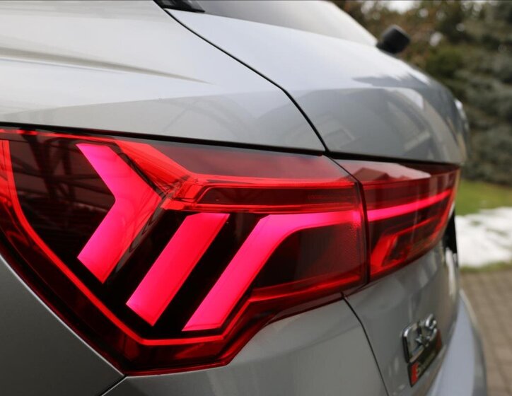 Audi Q3 SUV 2,3 l 137 kw