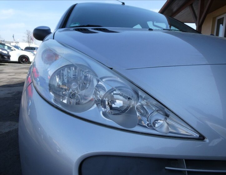 Peugeot 206 Hatchback 1,1 l 44 kw