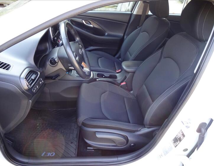 Hyundai i30 16